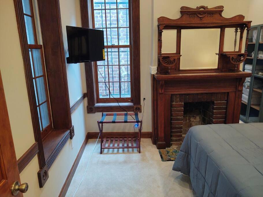Dupont/logan Circle Historic One Bedroom Apartment Washington